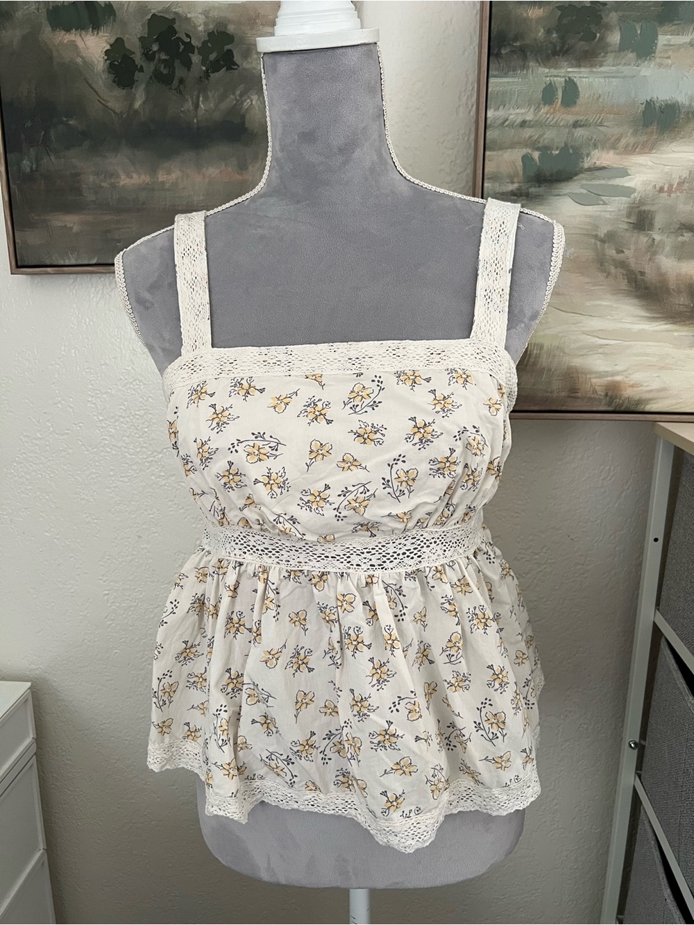 Celebrity Pink Cream Floral Lace-Trim Tank Top